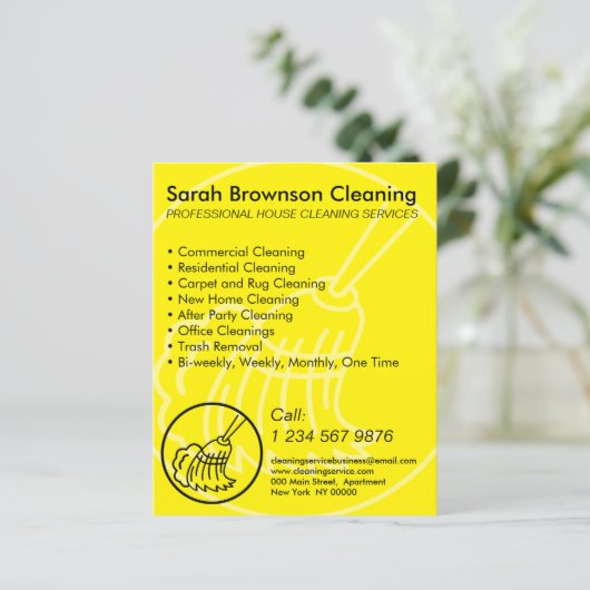 Gele minimalistische schoonmaak huis Keeper Flyer (Staand voorkant)
