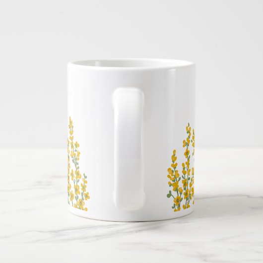 Gele moderne bloementuin bloeit grote koffiekop (Achterkant)