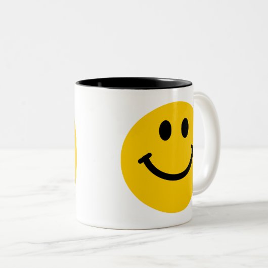 Gele mok met gelukkig gezicht (Voorkant rechts)