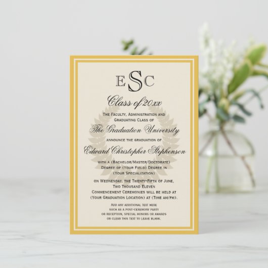 Gele monogram Laurel Classic College Graduation Kaart (Staand voorkant)
