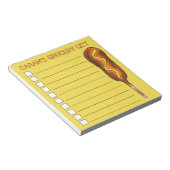Gele mosterd corn Dog die is gepersonaliseerd om e Notitieblok (Schuin)