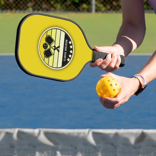 Gele mosterd gepersonaliseerd pickleball paddle (Insitu)