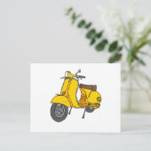 Gele motorscooter briefkaart (Staand voorkant)