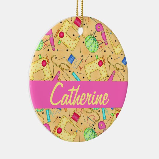 Gele naaigarens Kunstnaam op maat Keramisch Ornament (Rechts)