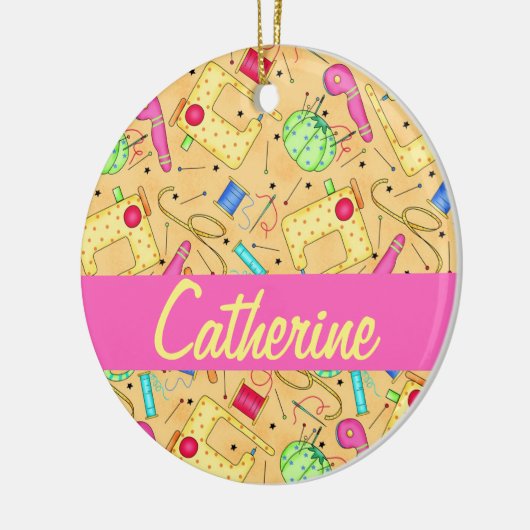 Gele naaigarens Kunstnaam op maat Keramisch Ornament (Links)