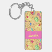 Gele naaigarens Kunstnaam op maat Sleutelhanger (Voorkant Links)