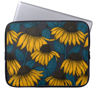 Gele naalden op donkerblauw laptop sleeve