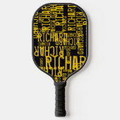 Gele Namen over Zwart Pickleball Paddle (Voorkant)