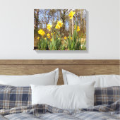 Gele narcissen bij de Druk van het Canvas van Afdruk (Insitu (Slaapkamer))