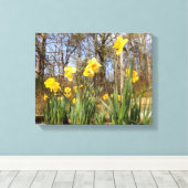 Gele narcissen bij de Druk van het Canvas van Afdruk (Insitu (Houten vloer))