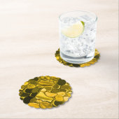 Gele of gouden kleurstukken zien eruit als goud me kartonnen onderzetters (Insitu)