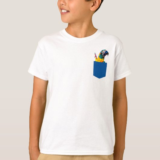Gele, Oranje en blauwe papegaai in Pocket T-Shirt (Voorkant)