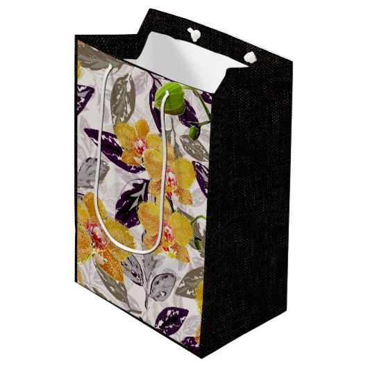 Gele oranje orchideeën. medium cadeauzakje (Voorkant Gekanteld)