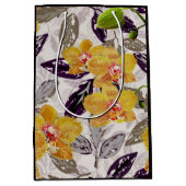 Gele oranje orchideeën. medium cadeauzakje (Voorkant)