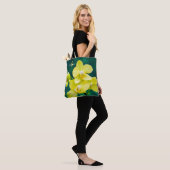 Gele orchidee op groene boodschappentas tote bag (Op model)