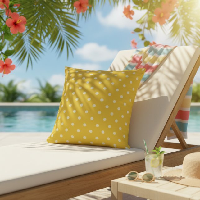 Gele Outdoor Kussens | Leuke polka dot print (Fun yellow outdoor pillow!)