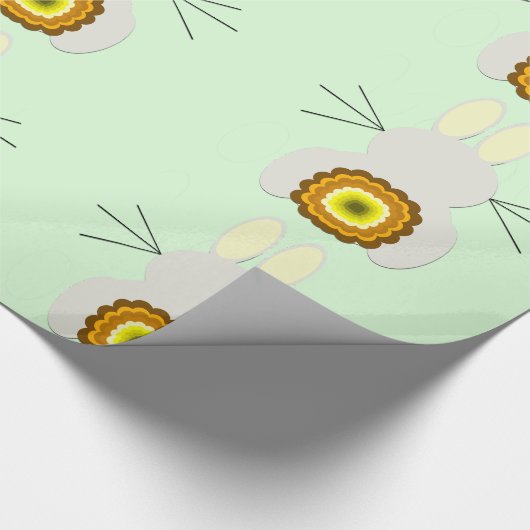 Gele paashaas op groen inpakpapier (Hoek)