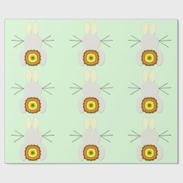 Gele paashaas op groen inpakpapier