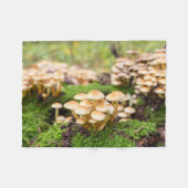 Gele paddenstoelen in het herfstbos. fleece deken (Voorkant (Horizontaal))