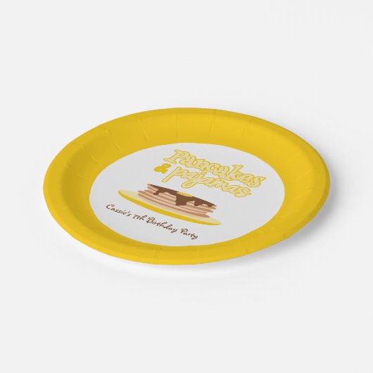 Gele pannenkoeken en pyjama verjaardagsfeestje papieren bordje (Gekanteld)