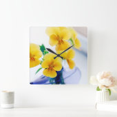 Gele Pansies Paars Vase Pansy Flowers Spa Bath Vierkante Klok (Huis)