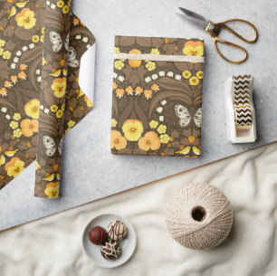 Gele pansies, vogels en vlinders cadeaupapier