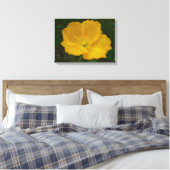 Gele papaver Alaskan Wildflower Floral Canvas Afdruk (Insitu (Slaapkamer))