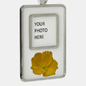 Gele papaver Alaskan Wildflower Floral Verzilverd Omlijst Ornament (Rechts)