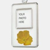Gele papaver Alaskan Wildflower Floral Verzilverd Omlijst Ornament (Links)