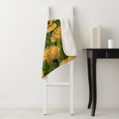 Gele papaver op donkergroen sherpa deken (In situ)