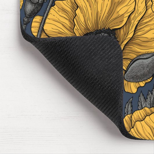 Gele papaver op zee muismat (Hoek)