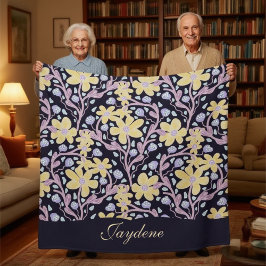 Gele pastelkleurige bloemen tussen wijnranken sherpa deken