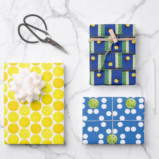 Gele Pickleball Balls op Blue and White Inpakpapier Vel (Voorkant)