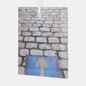 Gele pijl glas ornament (Voorkant links)