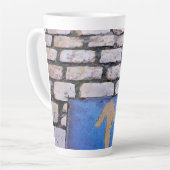 Gele pijl latte mok (Linkerhoek)