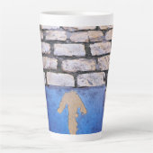 Gele pijl latte mok (Voorkant)