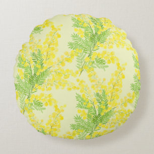 Gele pluizige mimosa bloem rond kussen