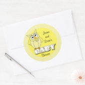 Gele polka dot uil | Baby shower thema Ronde Sticker (Envelop)