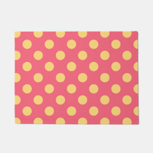 Gele polka-punten op koraal deurmat