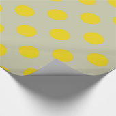 Gele polka-stippen op bruin cadeaupapier (Hoek)