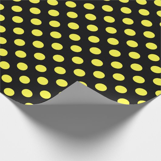 Gele polka-stippen op zwarte achtergrond cadeaupapier (Hoek)