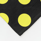 Gele polka-stippen op zwarte achtergrond fleece deken (Hoek)