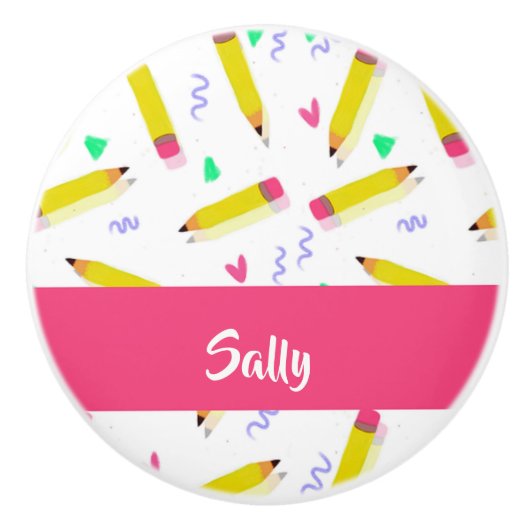 Gele potloden en schubbels op wit keramische knop (Voorkant)