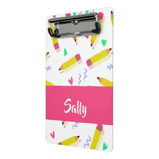 Gele potloden en schubbels op wit mini klembord (Angled2)