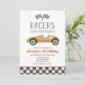 Gele  Race Car Birthday Uitnodiging (Staand voorkant)