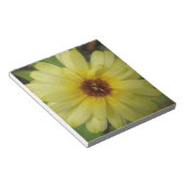 Gele Raindrops Marigold Notepad Notitieblok (Schuin)