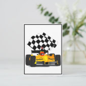 Gele rasauto met gecheckte vlag briefkaart (Staand voorkant)
