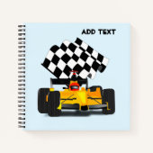 Gele rasauto met gecheckte vlag notitieboek (Voorkant)