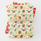 Gele rode bruine kerst Holly Pine Cones Stippen Inpakpapier Vel (In situ)