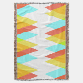 Gele, rode en kadetblauwe driehoeken deken